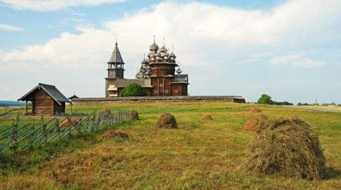 UNESCO Heritage in Russia: Moscow, Novgorod, Kizhi, St. Petersburg (CB-30)